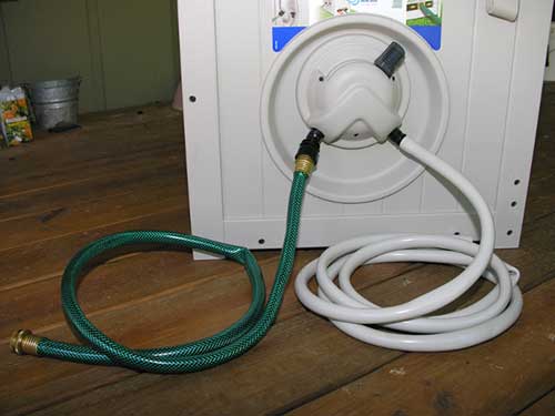 How does a self-winding garden hose reel work?