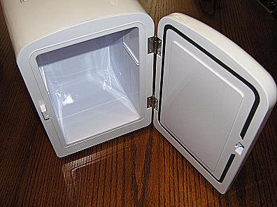 merconnet hot and cold personal fridge2