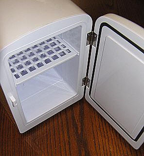 merconnet hot and cold personal fridge3