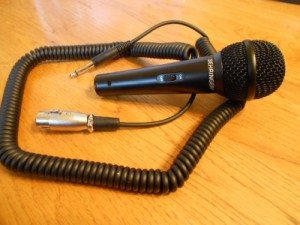 Microphone and cable