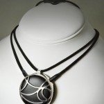 auranova-bluetooth-necklace