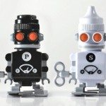 robot-salt-and-pepper-shakers