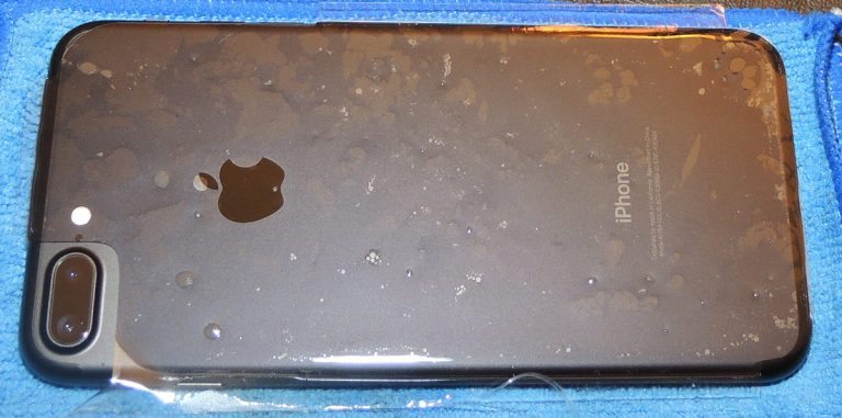 Naked Case For The Iphone Review The Gadgeteer