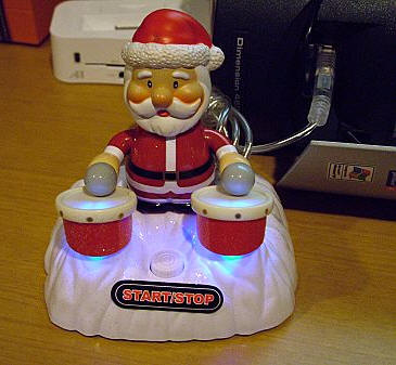 usbgeek drumming santa1