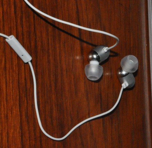 radius-earphones-close-up