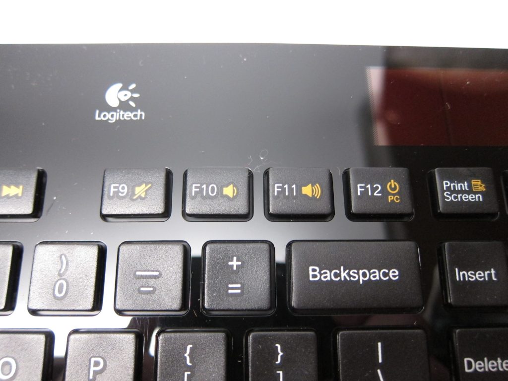 logitech wireless solar keyboard k750 vs k800