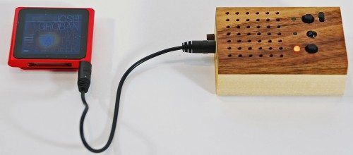 pyramid distribution motz tiny wooden power speaker 9