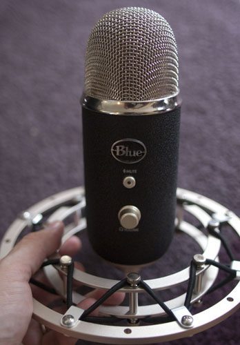 https://the-gadgeteer.com/wp-content/uploads/2011/10/Blue_Yeti_Radius.jpg