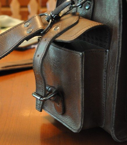 The side pockets, unlike the main flap pocket, can only be accessed from a true buckle, which tends to be clumsy and time-consuming.