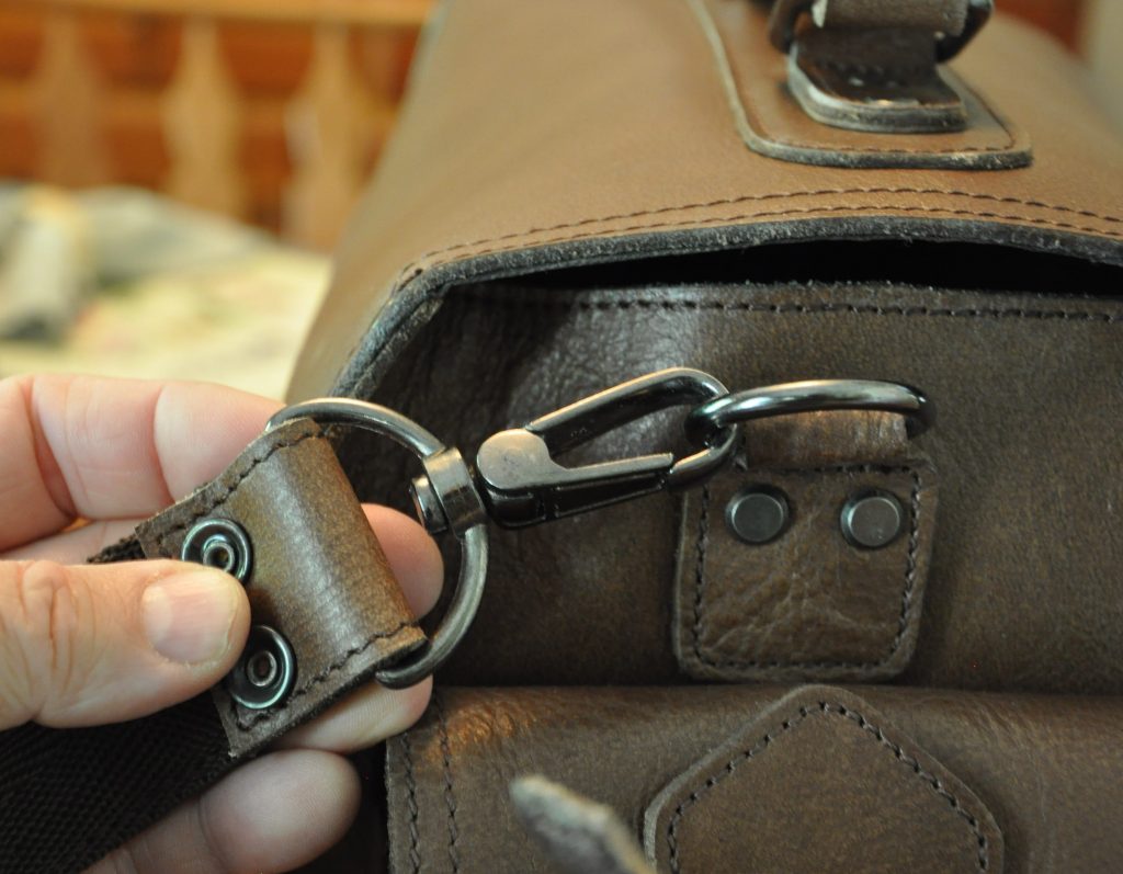 LederMann Bridle Leather Camera Bag review - The Gadgeteer