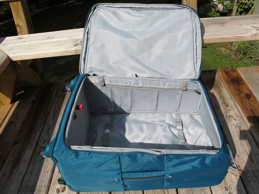 Biaggi Contempo 28" Expandable 4 Wheel Spinner Upright folding luggage