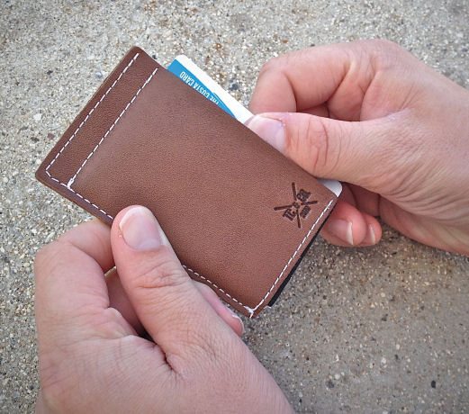 The Clean-Cut Wallet: leather + elastic = slim – The Gadgeteer