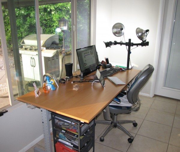 LG desk 1