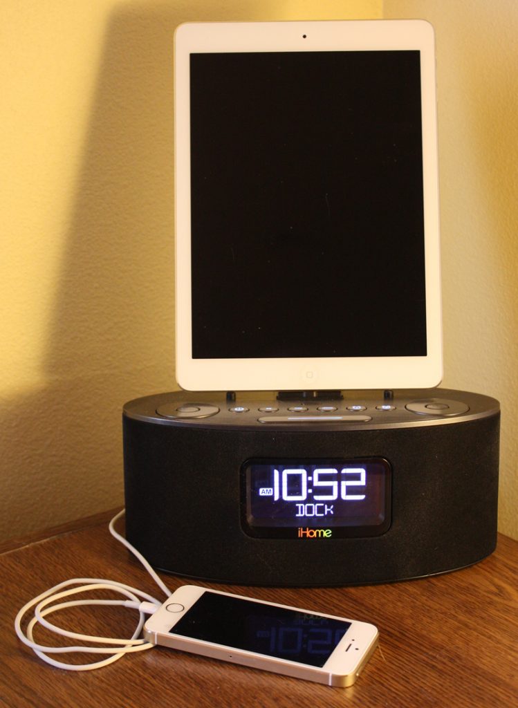 iHome iDL46 Dual Charging Stereo FM Clock Radio with Lightning Dock and
