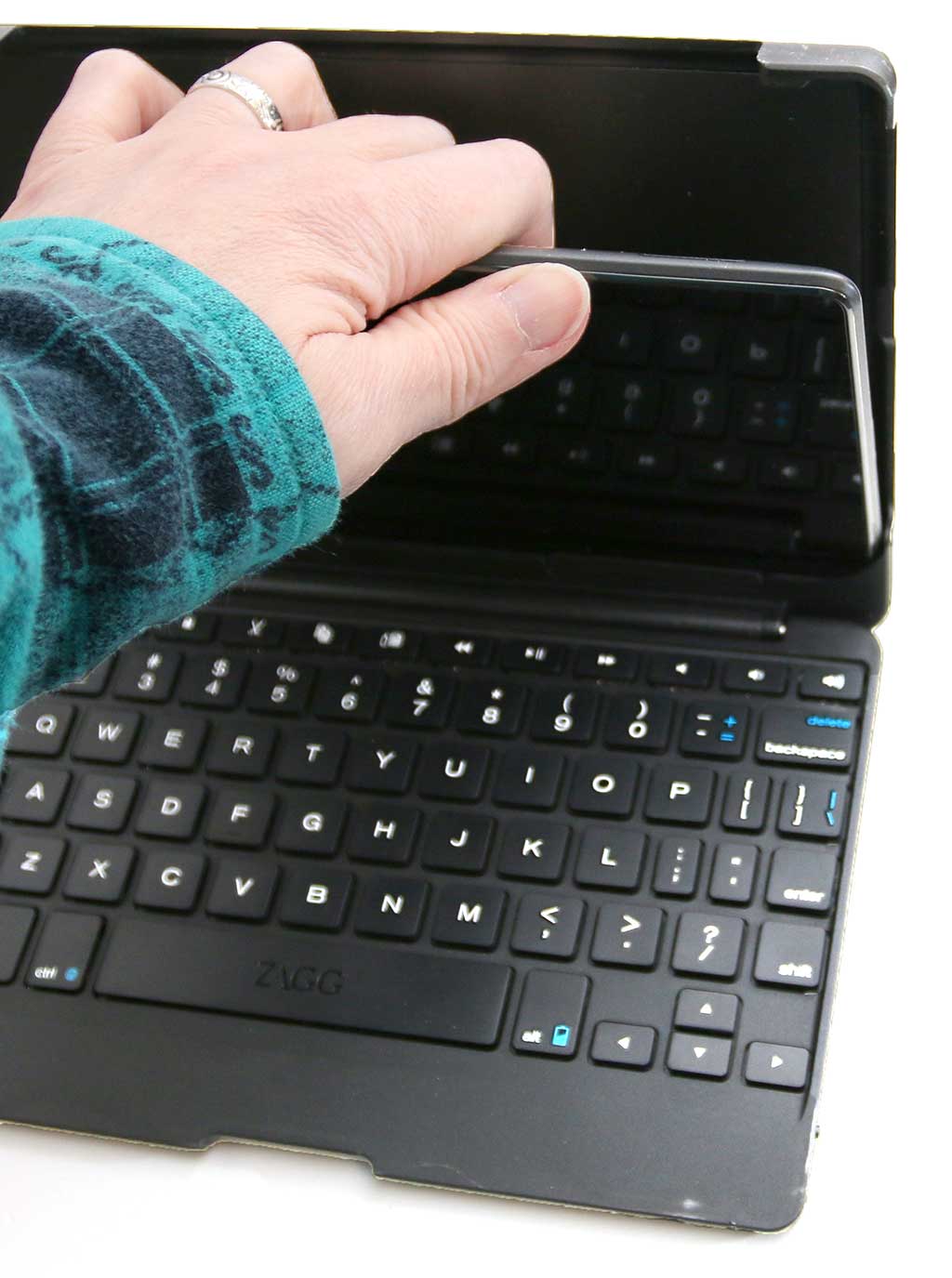 ZAGG AutoFit Universal Folio Keyboard With Bluetooth For 7-Inch Android Tablets – Black, Model ANS7IN-BB0