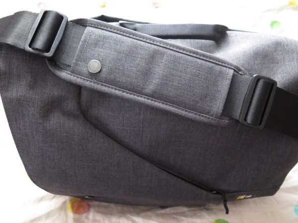 Case Logic Reflexion Mobile messenger bag review - The Gadgeteer