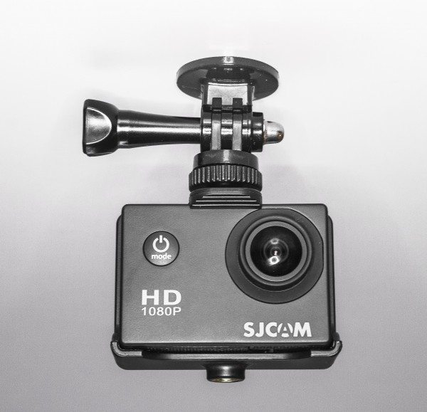 SJ400 can be mounted upside down and has automatic leveling screen.