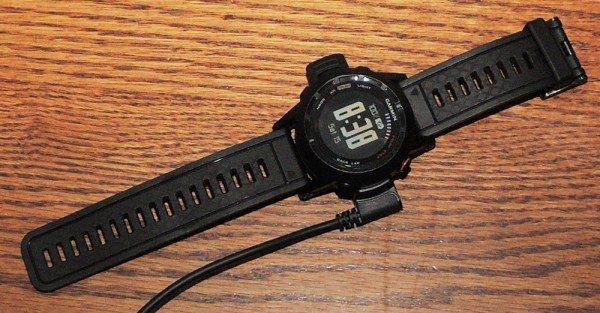 garmin_fenix2-charging1