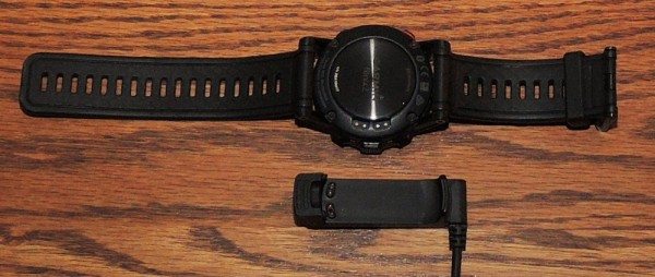 garmin_fenix2-chargingport1