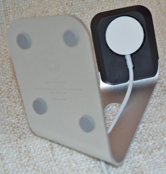 spigen-apple-watch-charging-stand-4