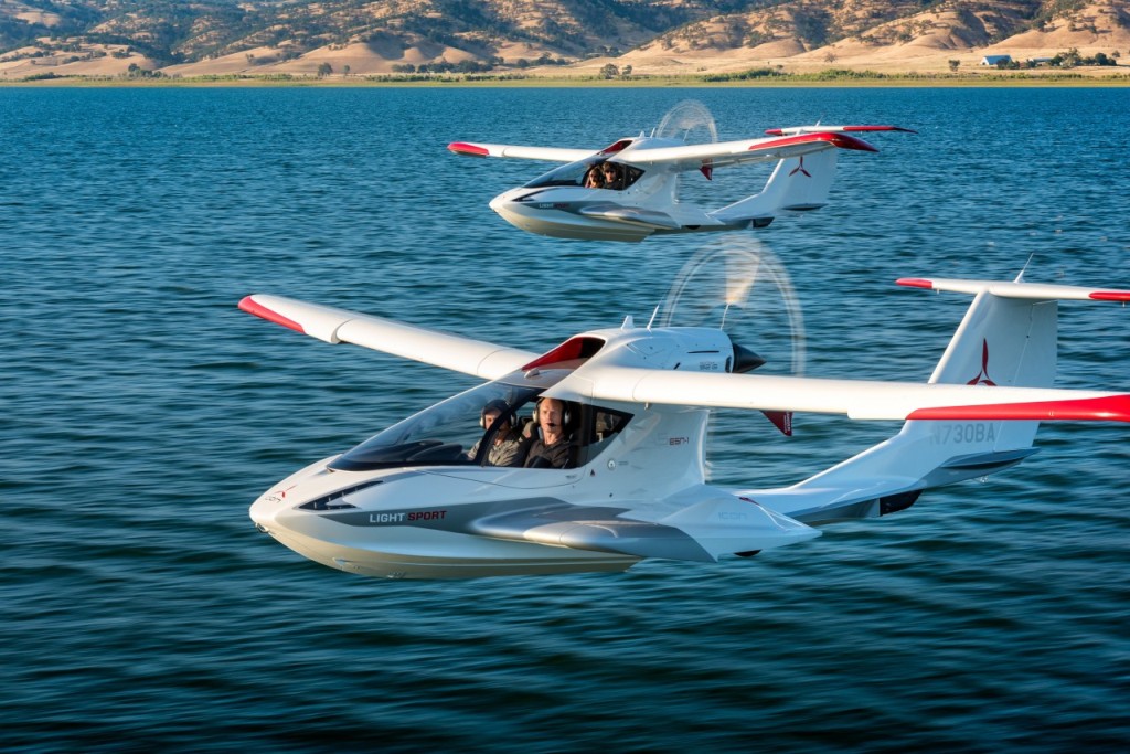 icon a5 flying