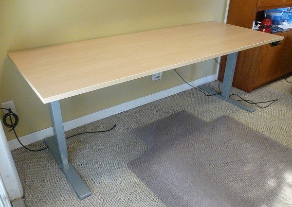 UPLIFT desk 17