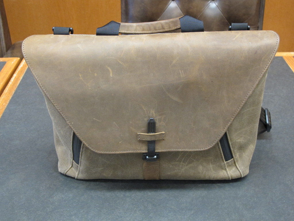 Waterfield Designs Staad Attaché review - The Gadgeteer