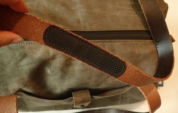 Vitesse Messenger Bag