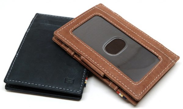 Garzini Essenziale and Essenziale Finestra wallets review - The Gadgeteer