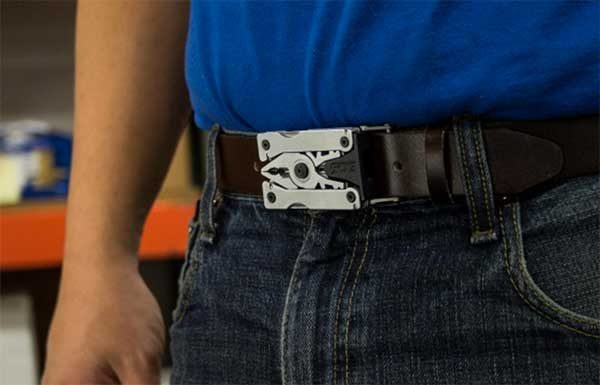 how to put belt buckle on