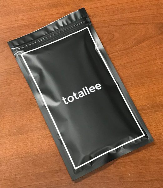 totallee iphone7case packaging
