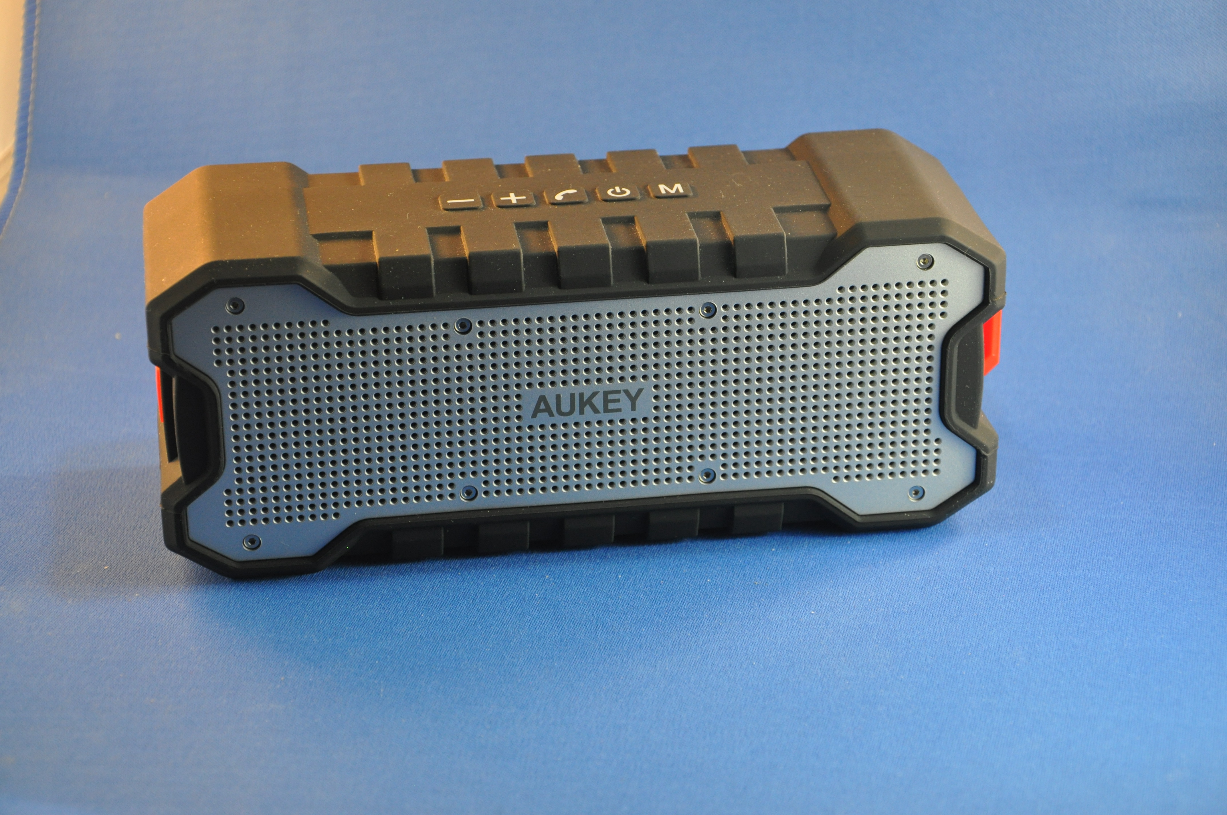 Aukey SK-M12 SoundTank Bluetooth outdoor speaker review - The Gadgeteer