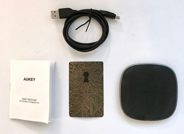 AUKEY Graphite Wireless Charger 001