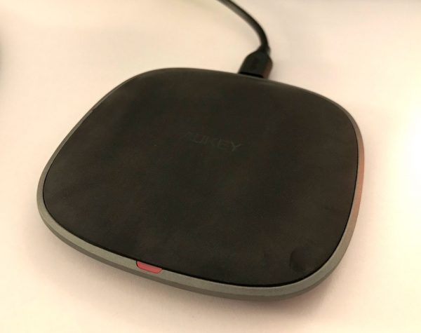 AUKEY Graphite Wireless Charger 002 1