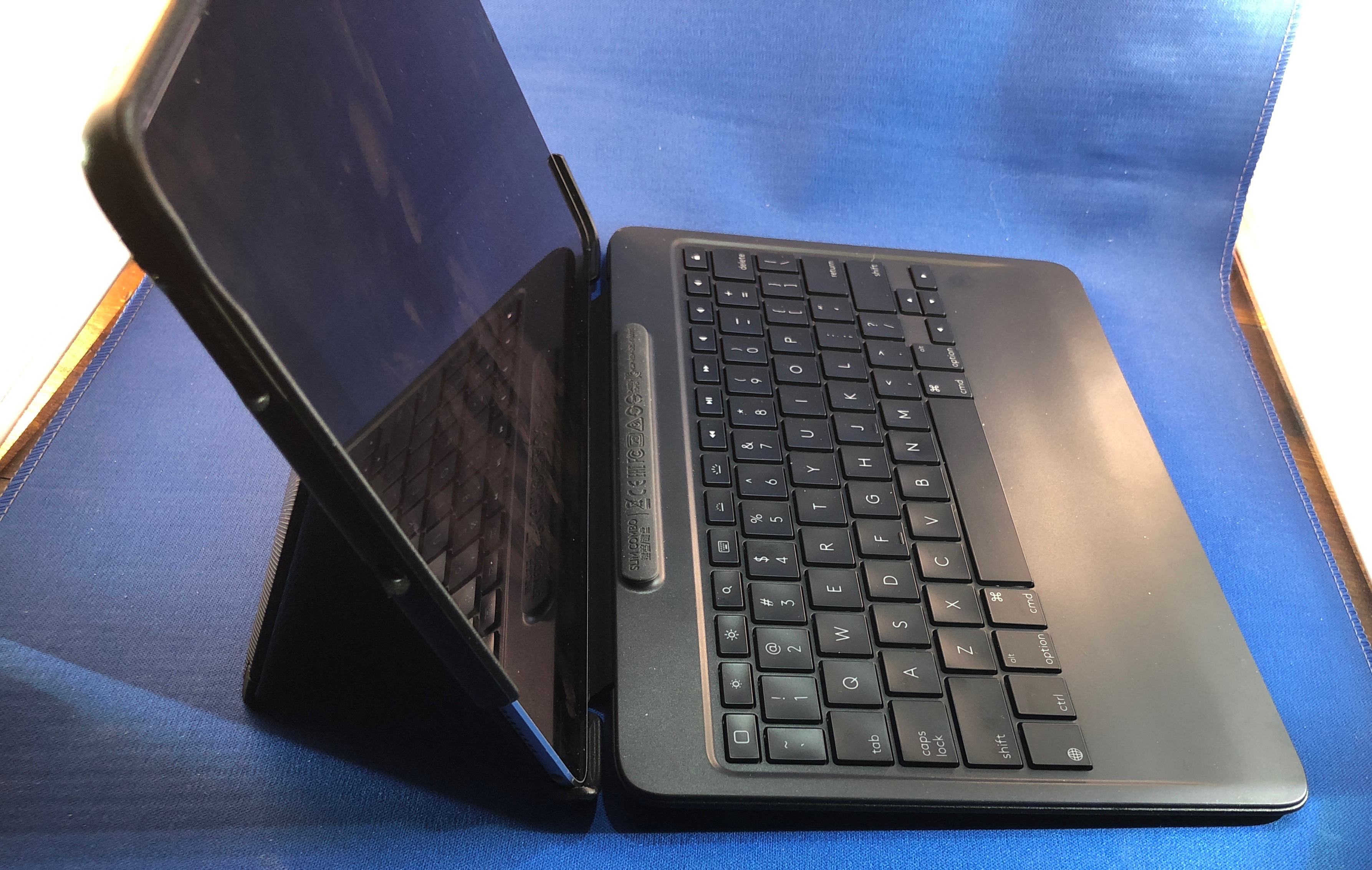 linned Tentacle noget Logitech Slim Combo iPad case with Detachable Backlit Keyboard and Smart  Connector Technology review - The Gadgeteer