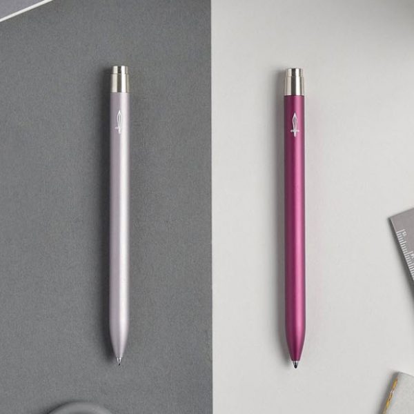 https://the-gadgeteer.com/wp-content/uploads/2018/04/baronfig-squireclick-600x600.jpg