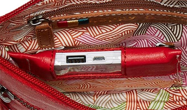 the sak sanibel charging wristlet 2