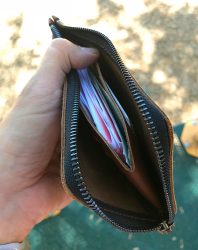 Toffee Handmade Banjo Leather Zip Pouch review - The Gadgeteer