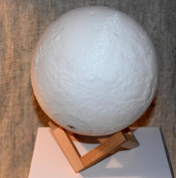 LOFTEK 3D Printing Moon Lamp with Touch Control review - The Gadgeteer