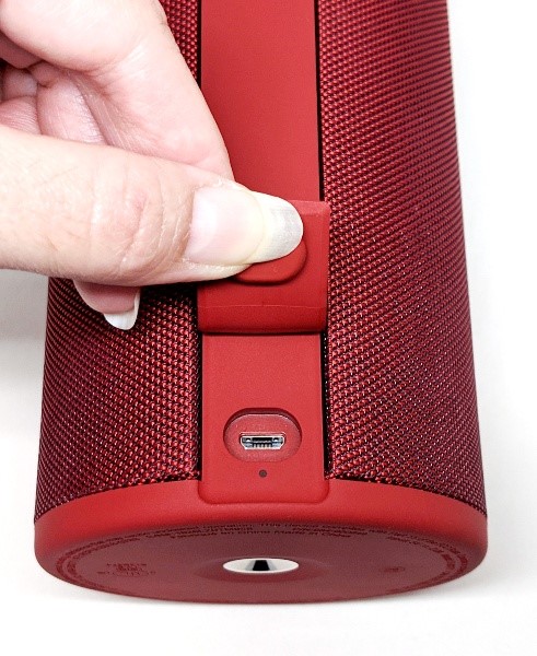 The UE Boom 3 and MegaBoom 3 give the iconic speakers their first redesign  in years - The Verge