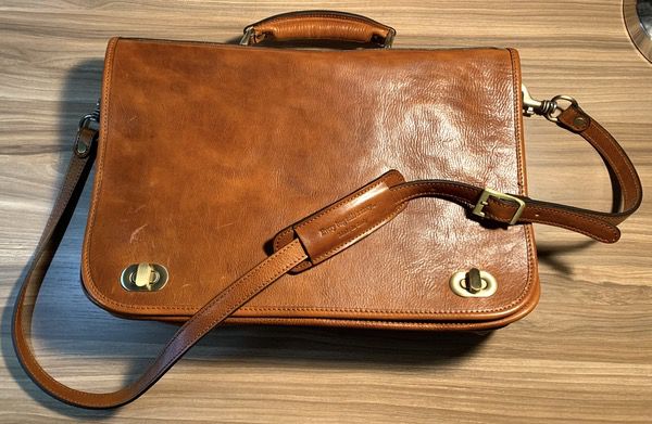 Baltic Domini Men’s Orange Leather Briefcase review - The Gadgeteer