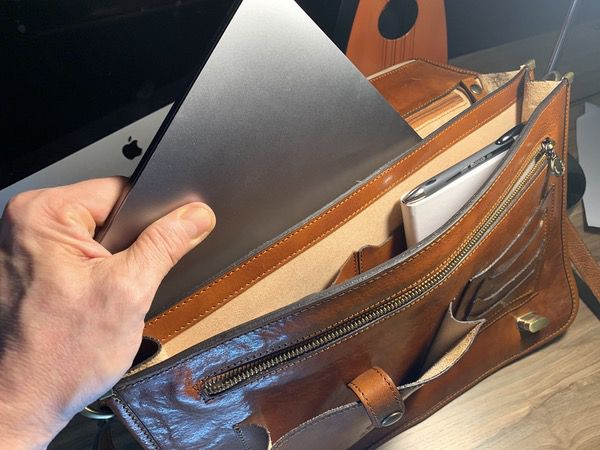 BalticDomini MensOrangeLeatherBriefcase 16