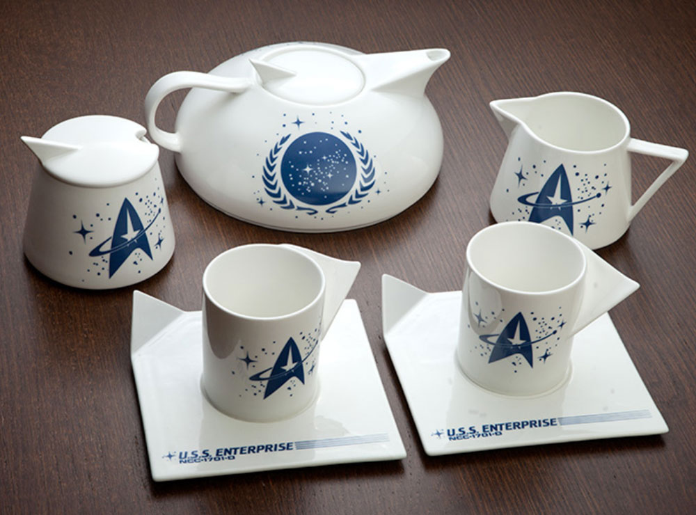 https://the-gadgeteer.com/wp-content/uploads/2018/12/star-trek-tea-set.jpg