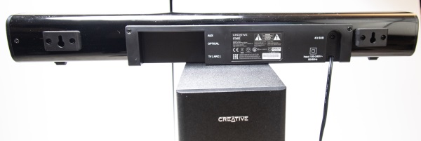 Soundbar Creative Stage under-monitor a 2.1 canali ad alte