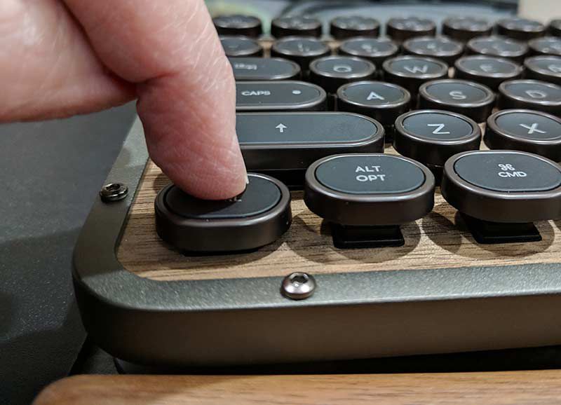 AZIO RCK Retro Compact Keyboard review - The Gadgeteer