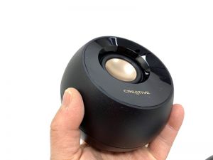 Creative Pebble Plus 01