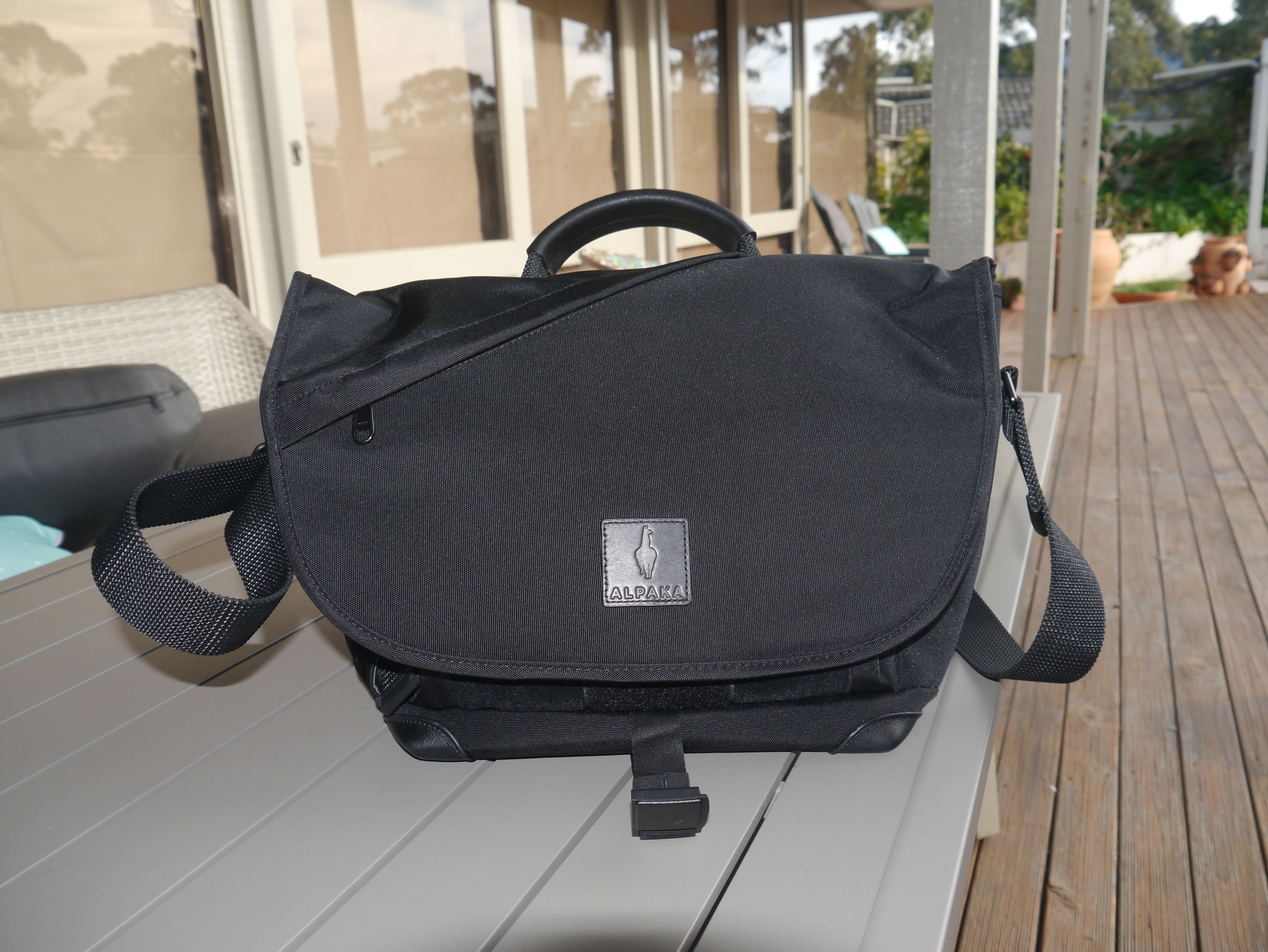 Alpaka 7VEN Mini messenger bag review - The Gadgeteer