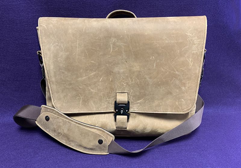 Waterfield Executive Messenger 18