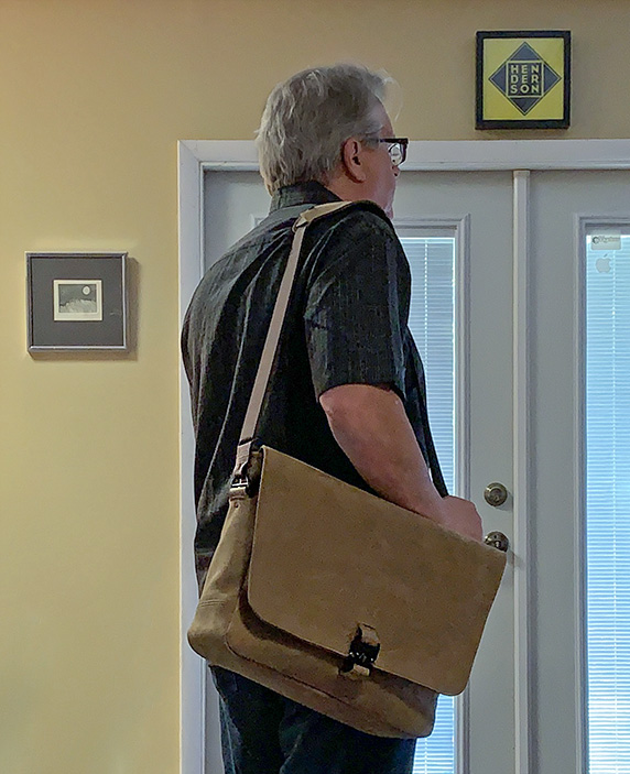 Waterfield Executive Leather Messenger Bag review The Gadgeteer