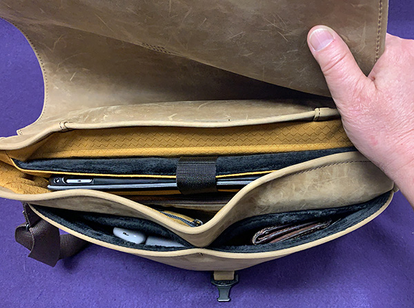 Waterfield Executive Leather Messenger Bag review The Gadgeteer